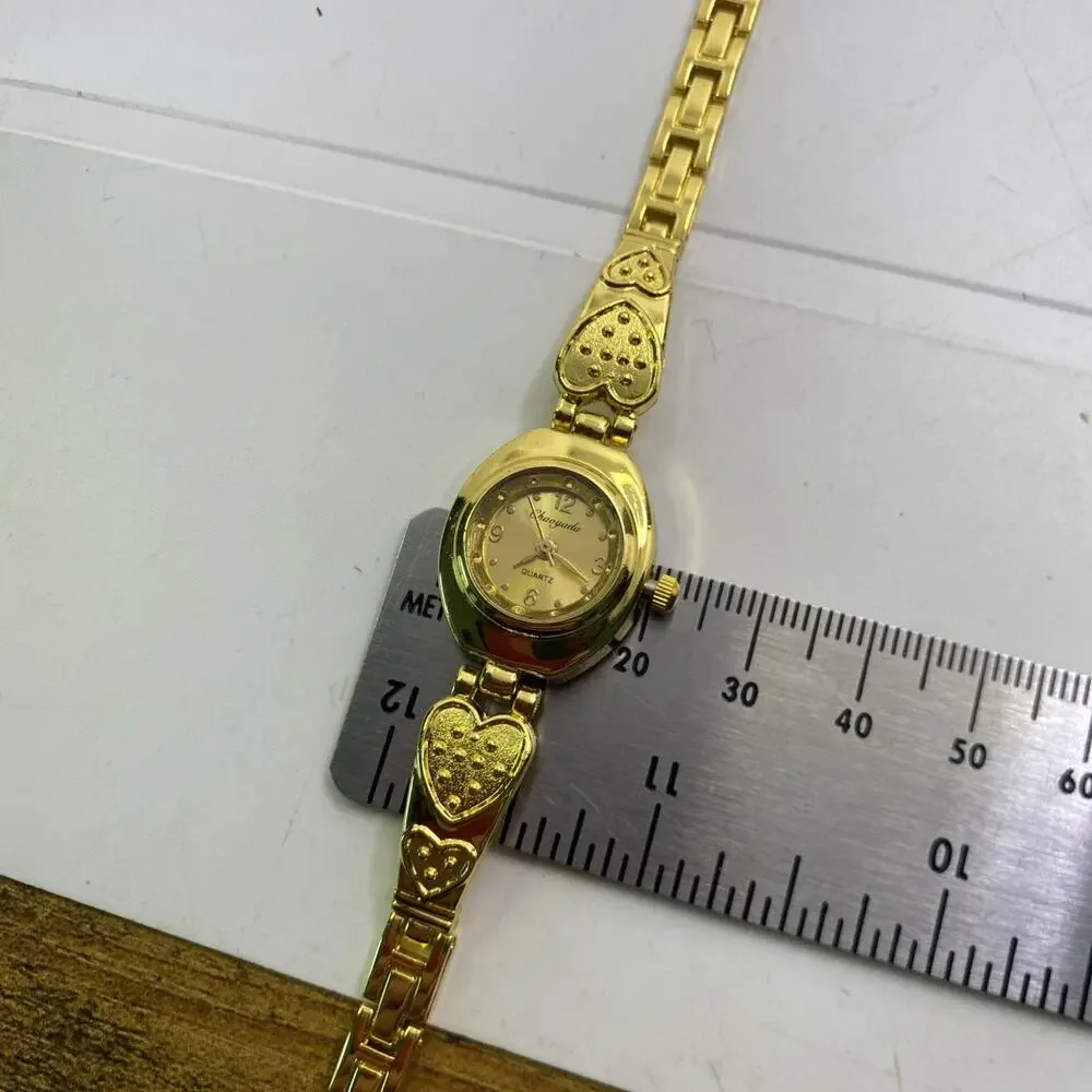 Womens Gold Tone Hearts Quartz Fashion Watch New New Battery